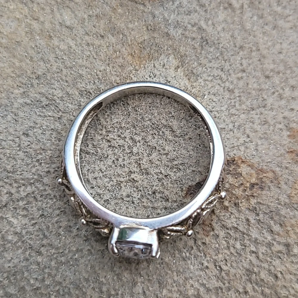 Beautiful Ring - Picture 3 of 5